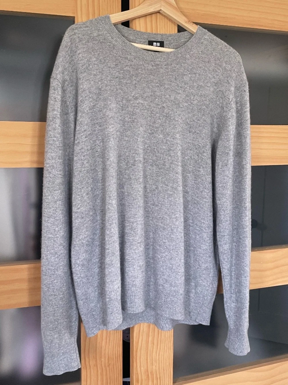 UNIQLO Oversized 100% Cashmere Gray Crew Neck - Fits Women’s M/L/XL - Picture 2 of 14